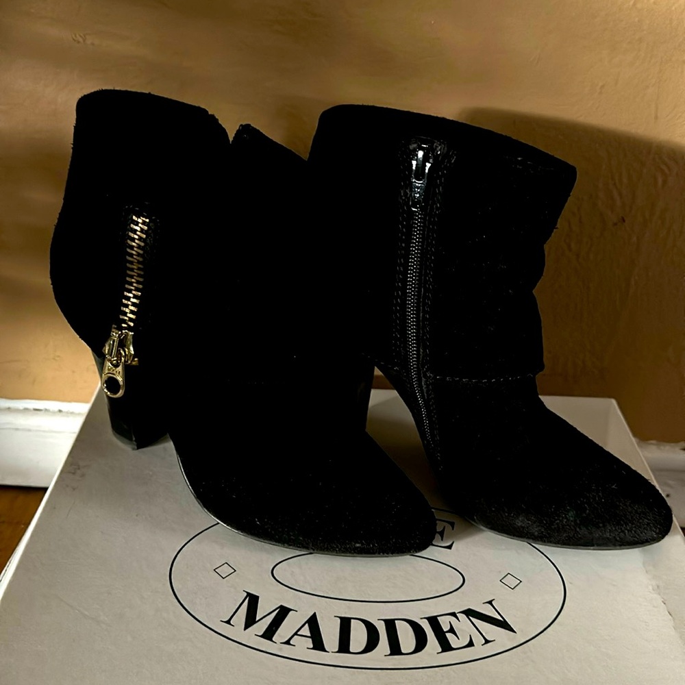 Steve Madden booties. Size 6.5. Black suede with inside zipper.